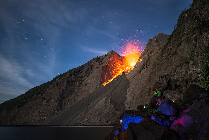 20 menit sekali meletus, gunung Batutara menjadi objek