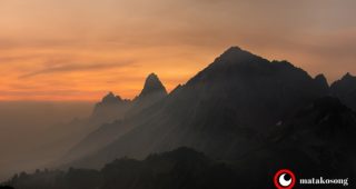 7 gunung di Indonesia dengan kisah mistisnya